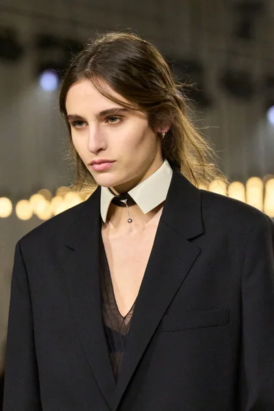 Look 64